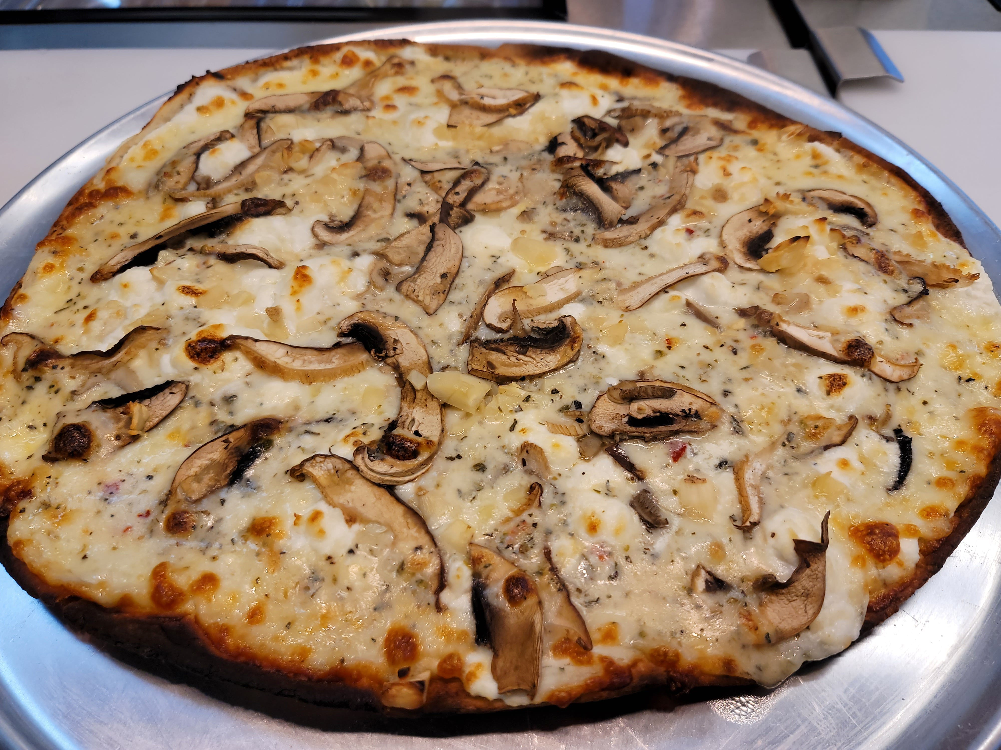 Saturn Pizza hero